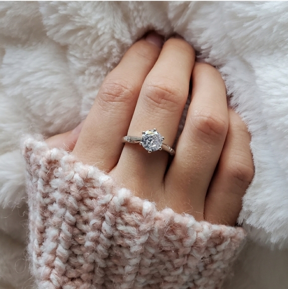 New Classic Wedding/Engagement Ring - Picture 3 of 12